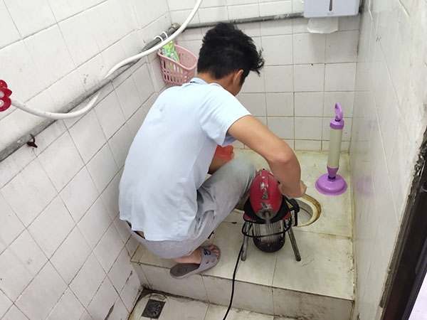 呼伦贝尔肥皂掉到马桶里把马桶堵住了怎么办？马桶堵住了怎么办