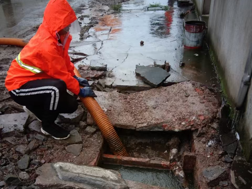 呼伦贝尔专业清理污水池 炜誉市政以规范流程守护城市 “肠道”